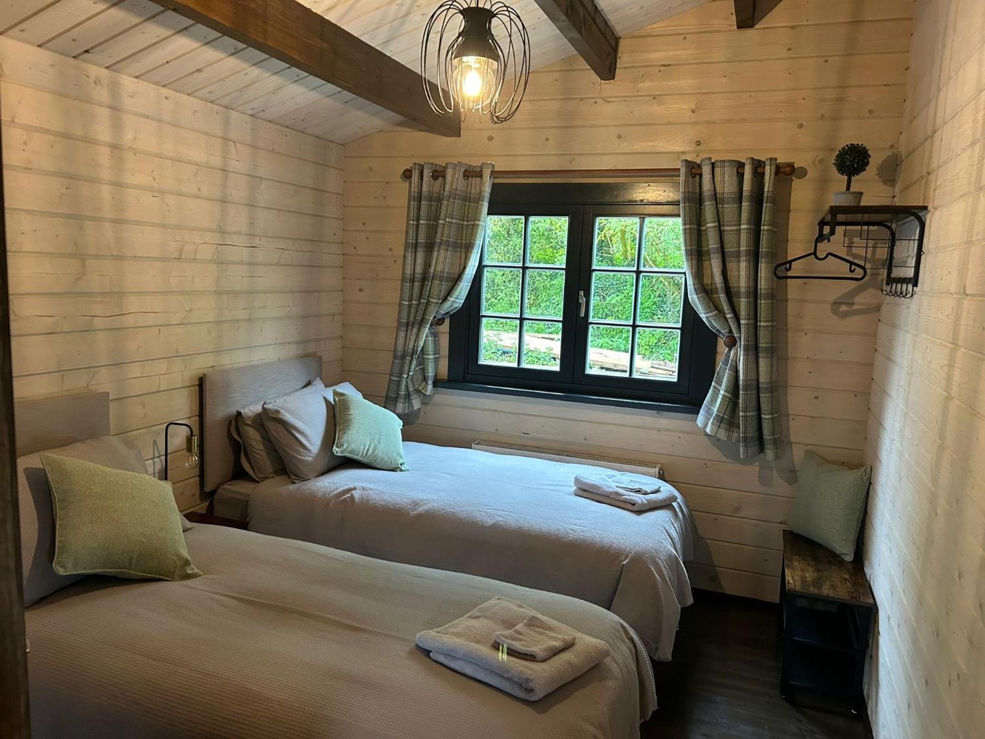 Little Rock Retreat Log Cabin With Hot Tub Castletown Gheoghegan Exterior photo