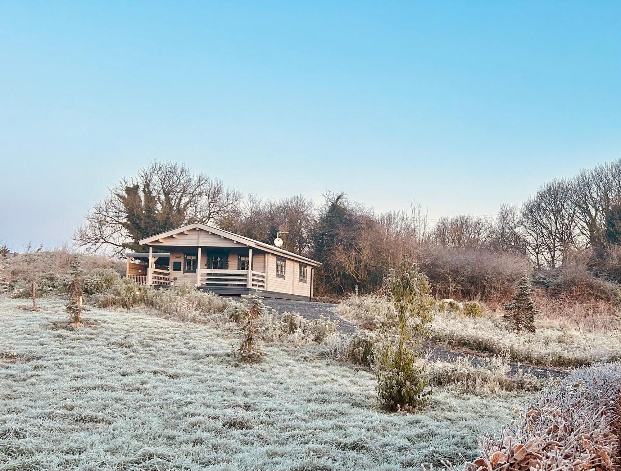 Little Rock Retreat Log Cabin With Hot Tub Castletown Gheoghegan Exterior photo
